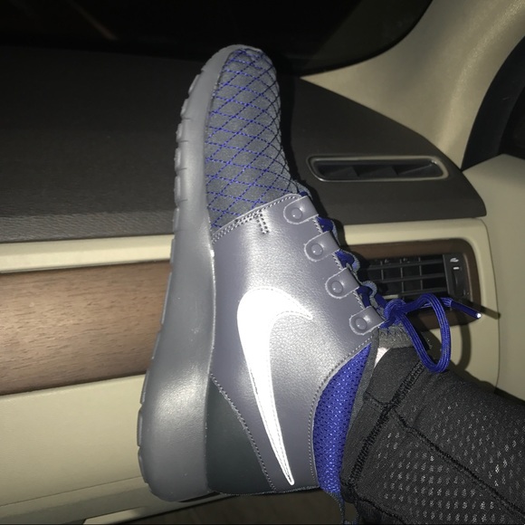 Nike Roshe One Winter Big Kids Shoes - Picture 3 of 4